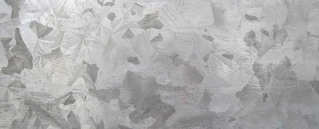 Galvanizli metal yüzeyinin çinko kristal dokusu