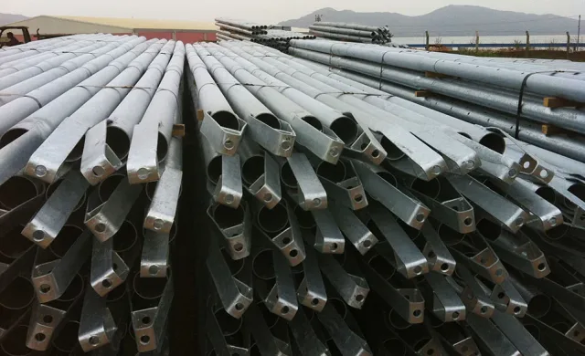 Galvanizli direk uçları ve bağlantı açıklıkları